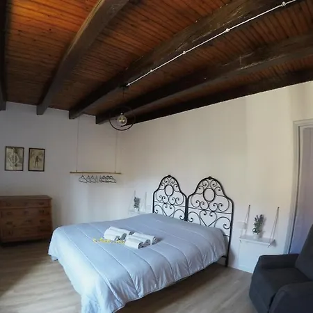 La Casa Delle Zie * Μενάτζιο